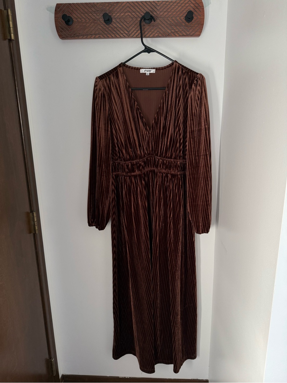 Women's Brown Long Sleeve V-Neck Velvet Dress